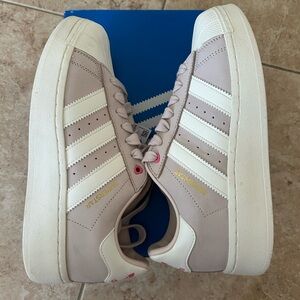 Adorable!! Fun funky Adidas Superstar XLG originals size 9 mauve, NWT.